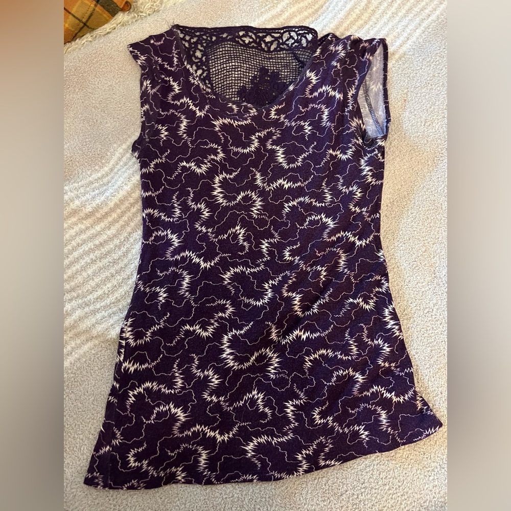 Boutique vintage shirt (year 2001) crocheted back